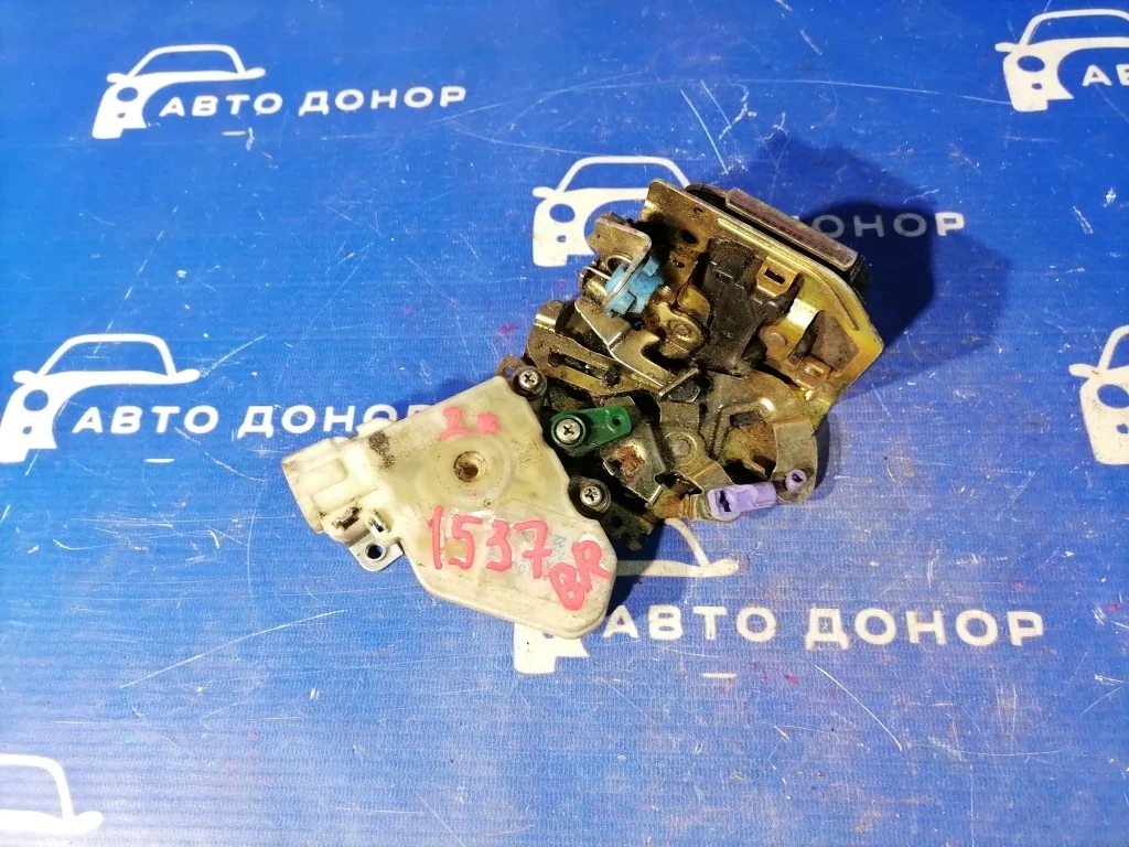 замок двери NISSAN BASSARA JU30 KA24DE