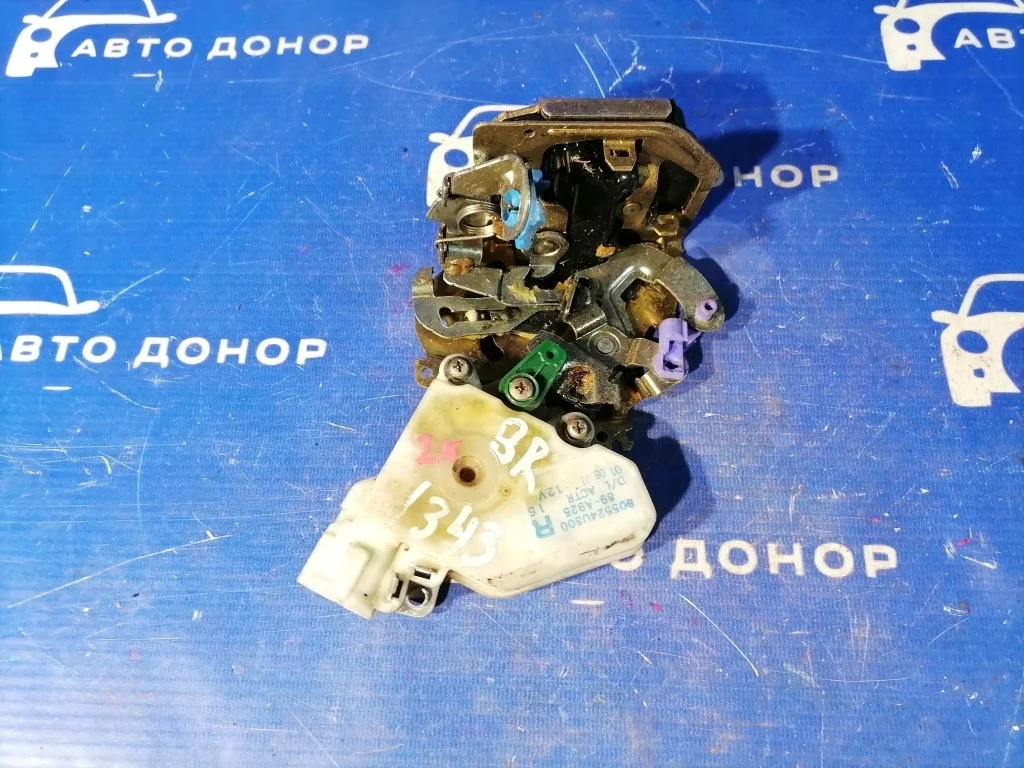 замок двери NISSAN TINO V10 -