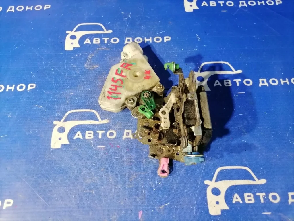 замок двери NISSAN LIBERTY RM12 -