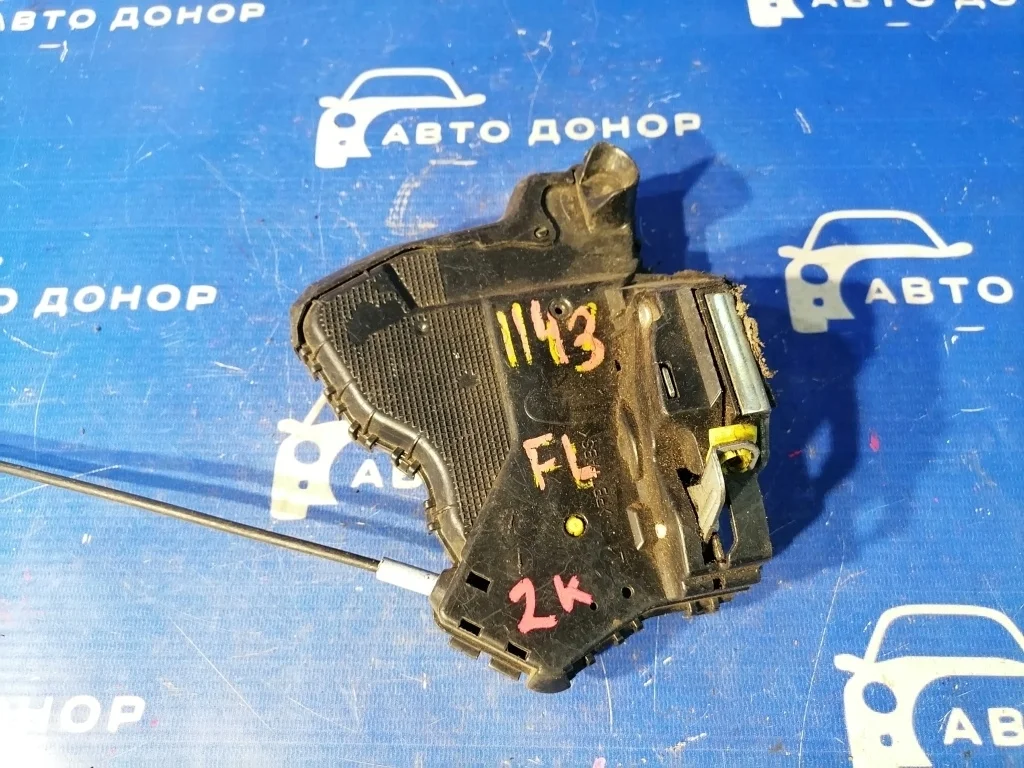 замок двери TOYOTA AURIS ZRE152 -