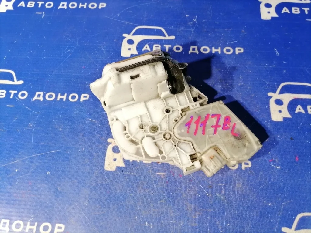 замок двери NISSAN PRIMERA HP11 -