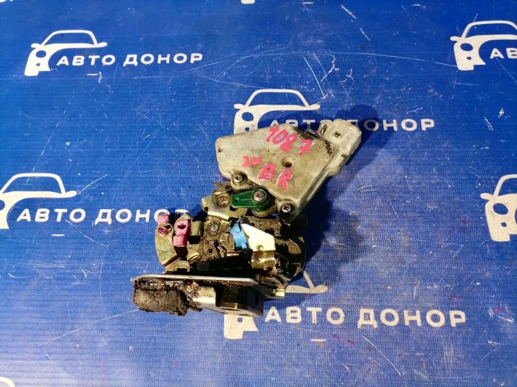 замок двери NISSAN AVENIR RW11 -