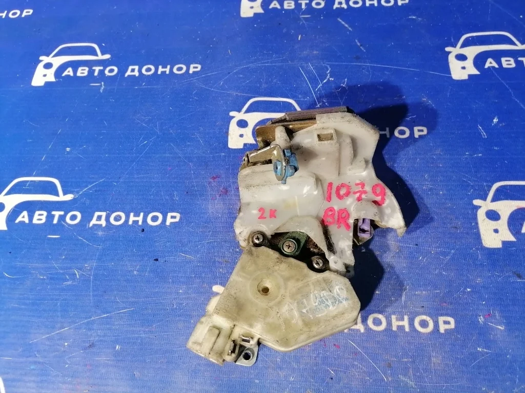 замок двери NISSAN BASSARA JU30 -