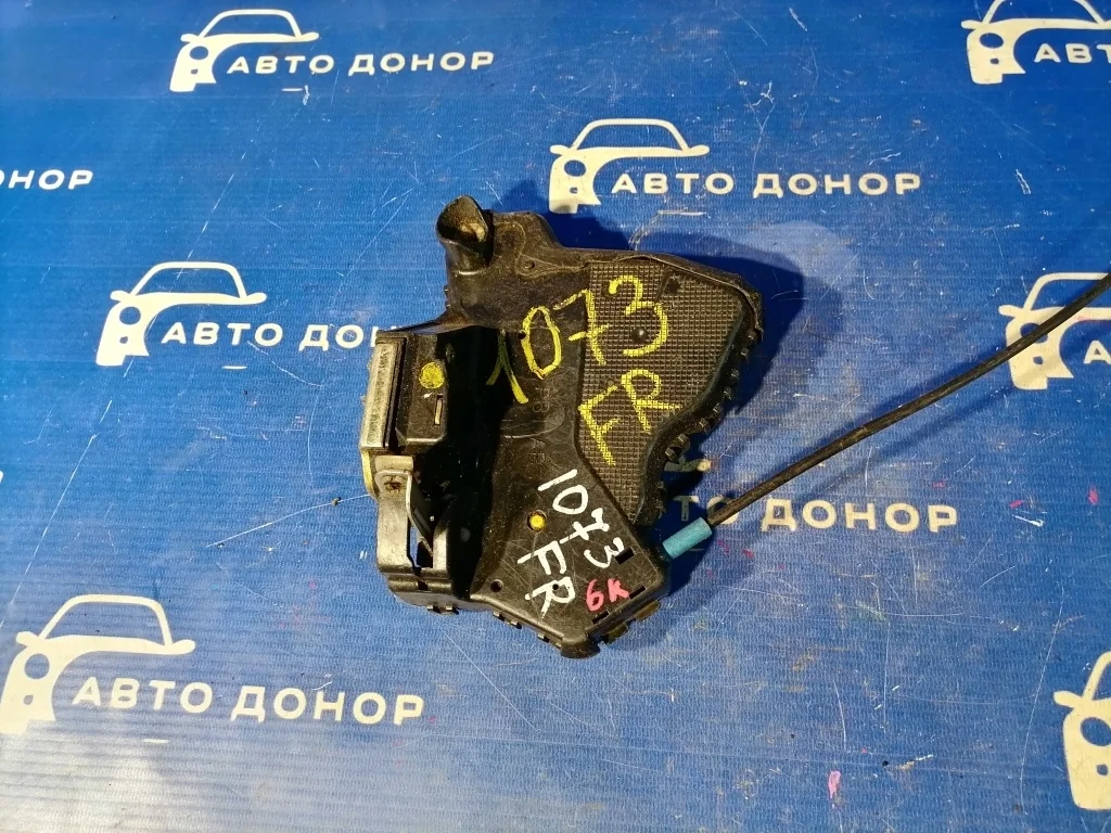 замок двери TOYOTA CAMRY ACV30 -