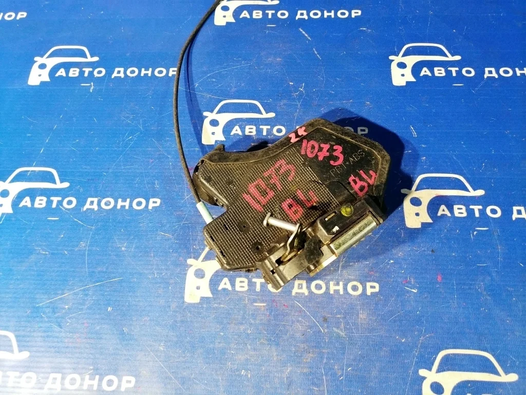 замок двери TOYOTA CAMRY ACV30 -