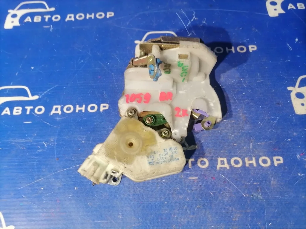 замок двери NISSAN BLUEBIRD SYLPHY QG10 -