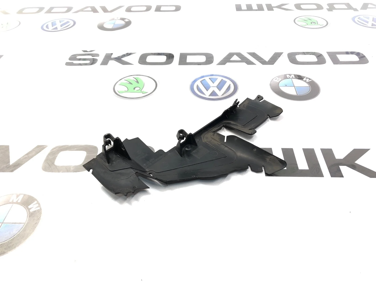 Дефлектор радиатора Skoda Octavia Rs 2014 5E0121283A A7 (5E), левый