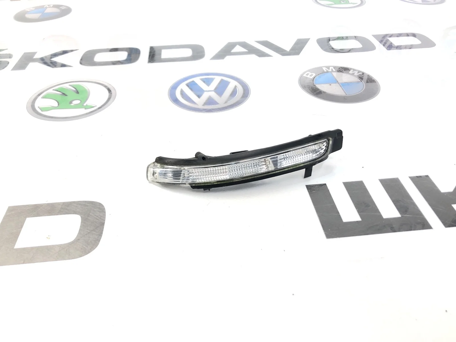 Поворотник зеркала заднего вида Skoda Octavia 3T0949101 A5 (1Z), левый