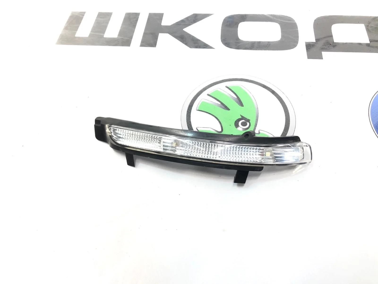 Поворотник зеркала заднего вида Skoda Octavia 2011 3T0949102 A5 (1Z), правый