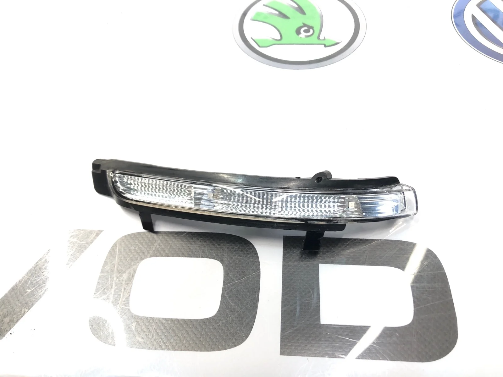 Поворотник зеркала заднего вида Skoda Octavia 2011 3T0949102 A5 (1Z), правый