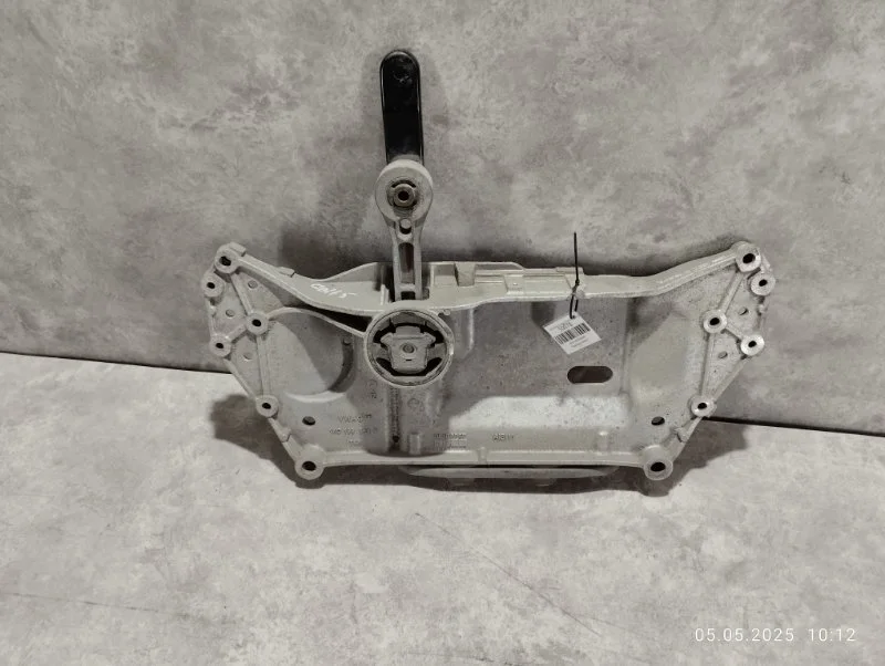 Балка подвески передняя Volkswagen Golf 1K1 BLF