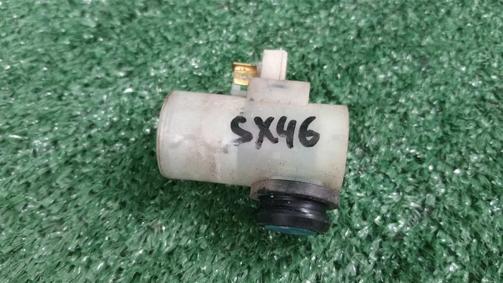 Б.у. насос омывателя SUZUKI SX4 YA11S SUZUKI SX4 YA11S