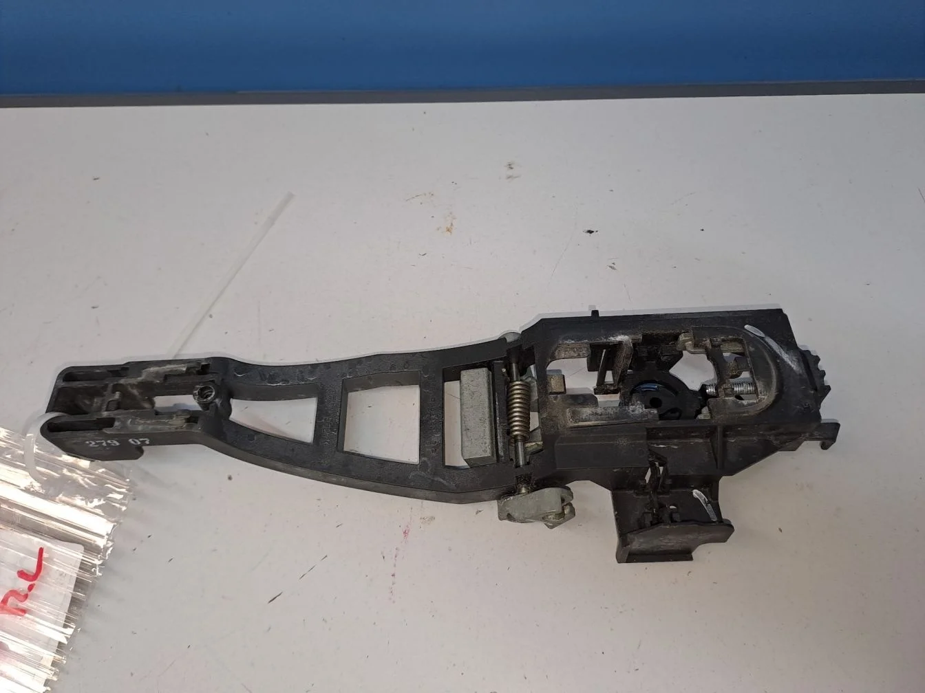 Кронштейн ручки двери передней левой для Ford Focus 2.5 2008-2011