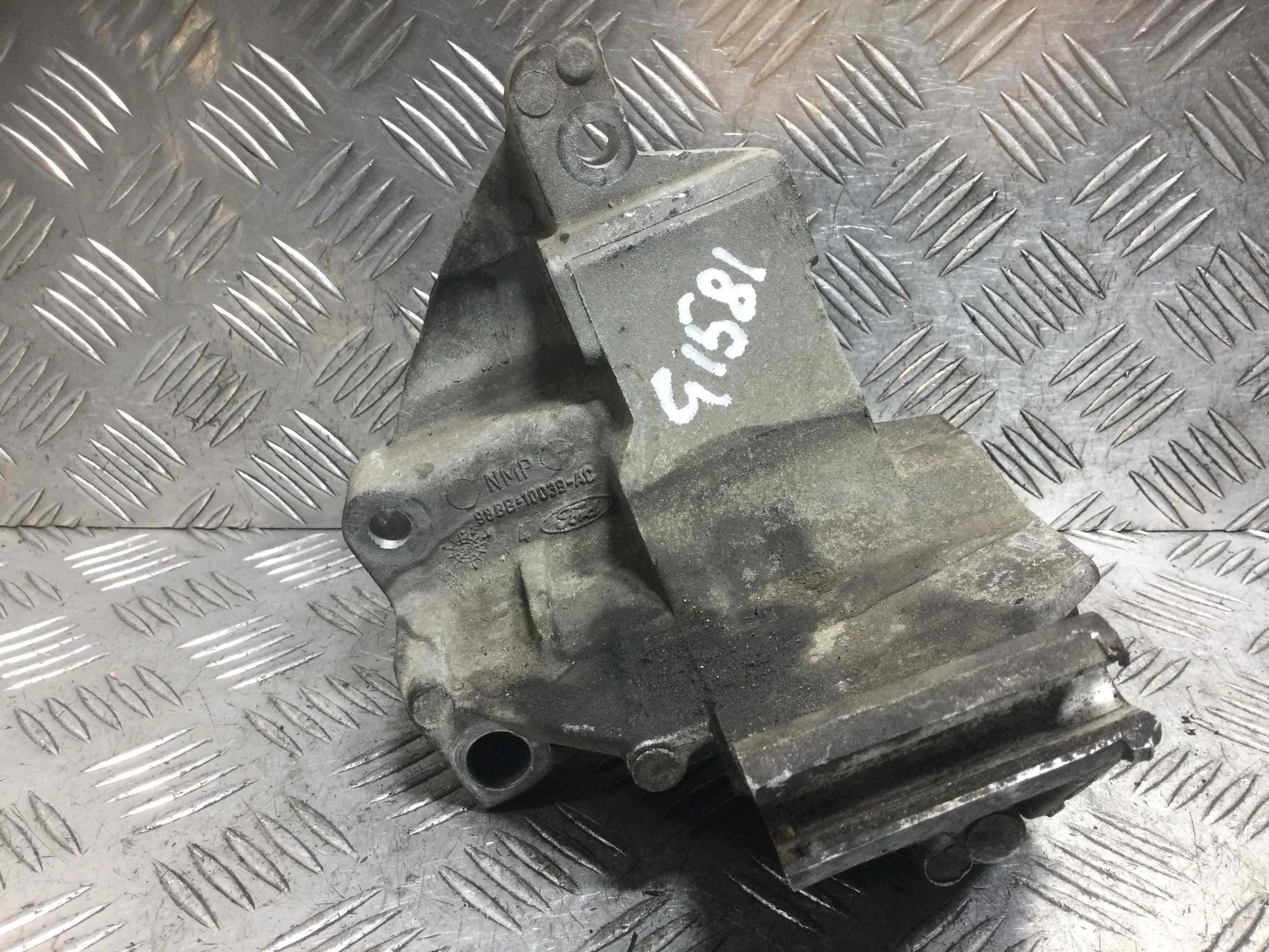 Кронштейн генератора Ford Mondeo Mondeo II 1996 - 2000 бензин 1.8 i Механика Универсал