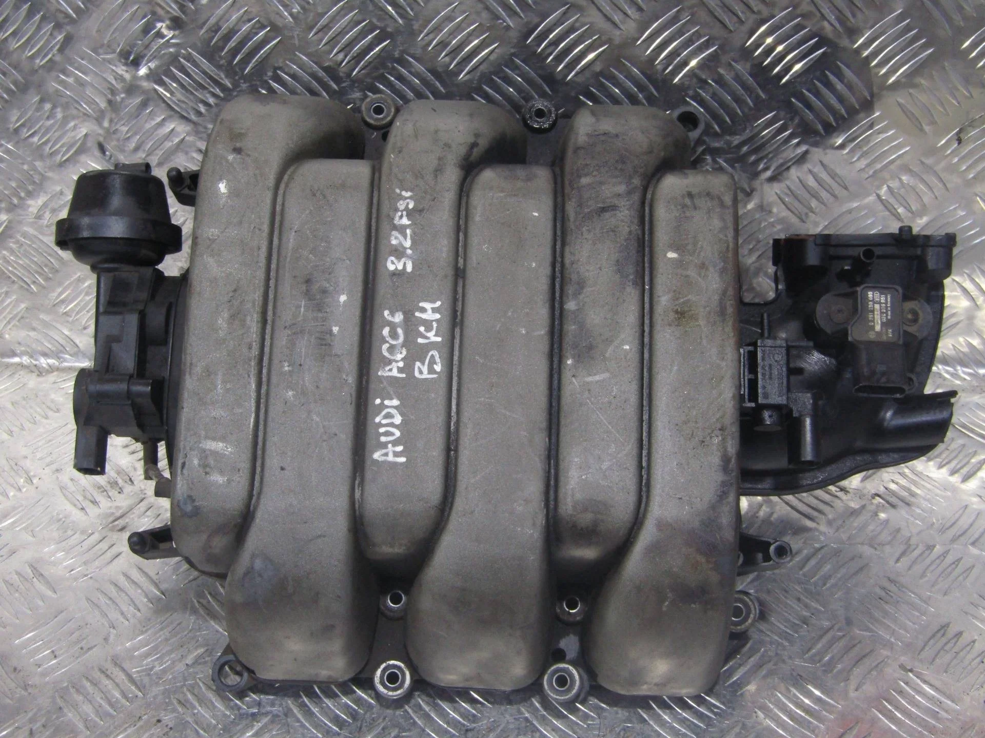 впускной коллектор Audi A6 4F/C6