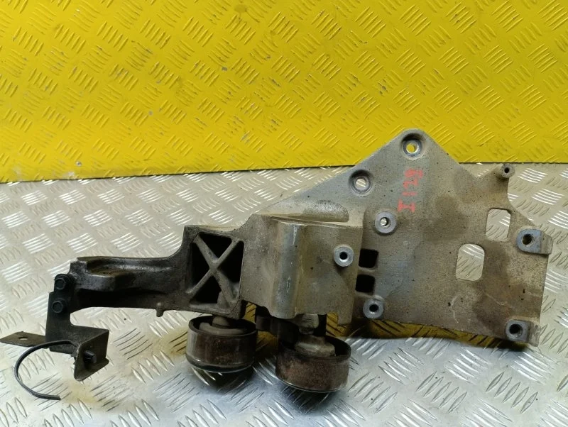 Кронштейн генератора Nissan Navara (D40) 2004-2015 2010 Пикап