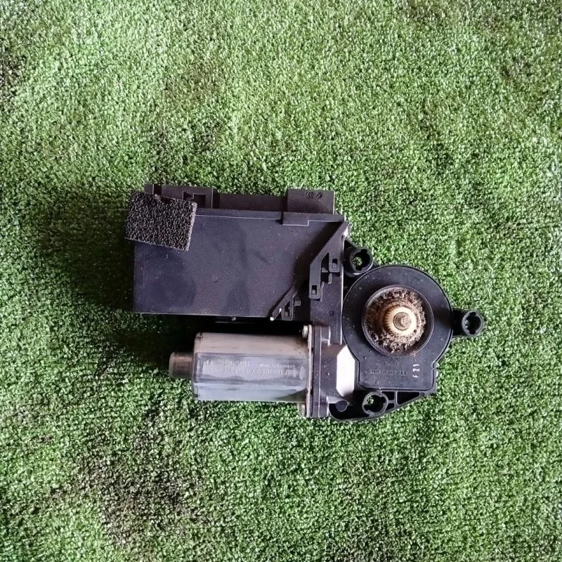 Мотор стеклоподъемника Porsche Cayenne 2010 955