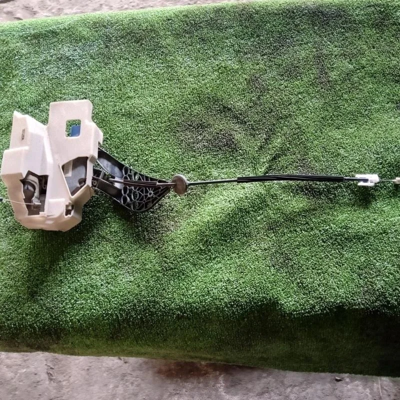 Замок боковой двери Porsche Cayenne 2010 955