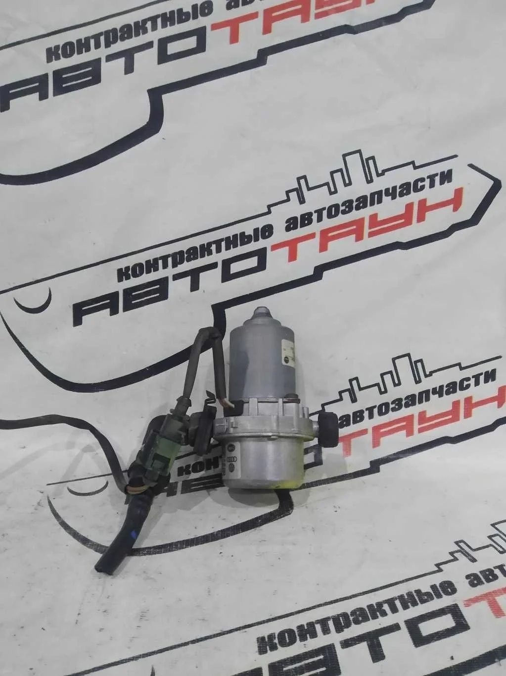 НАСОС ВОЗДУШНЫЙ AUDI VOLKSWAGEN SKODA ... A6 A8 OCTAVIA PASSAT PHAETON Q7 R8 SUPERB TOUAREG 1U2 1U5... 8TA B5 B5 B6 B7 C5 C6 D2 D3 ВАКУУМНЫЙ 8E0927317