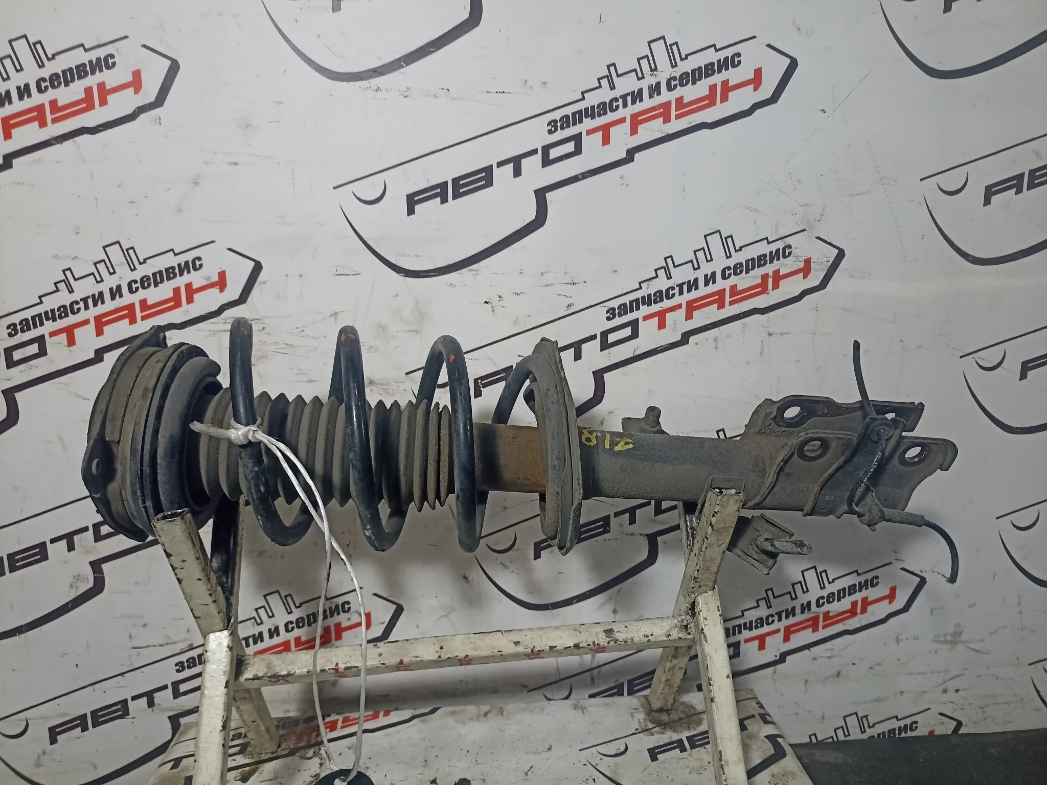 СТОЙКА ХОДОВКИ NISSAN SUZUKI LANDY SERENA CNC25 NC25 SNC25 ПЕРЕДНЯЯ ЛЕВАЯ E4C03CY00B 4WD TA718