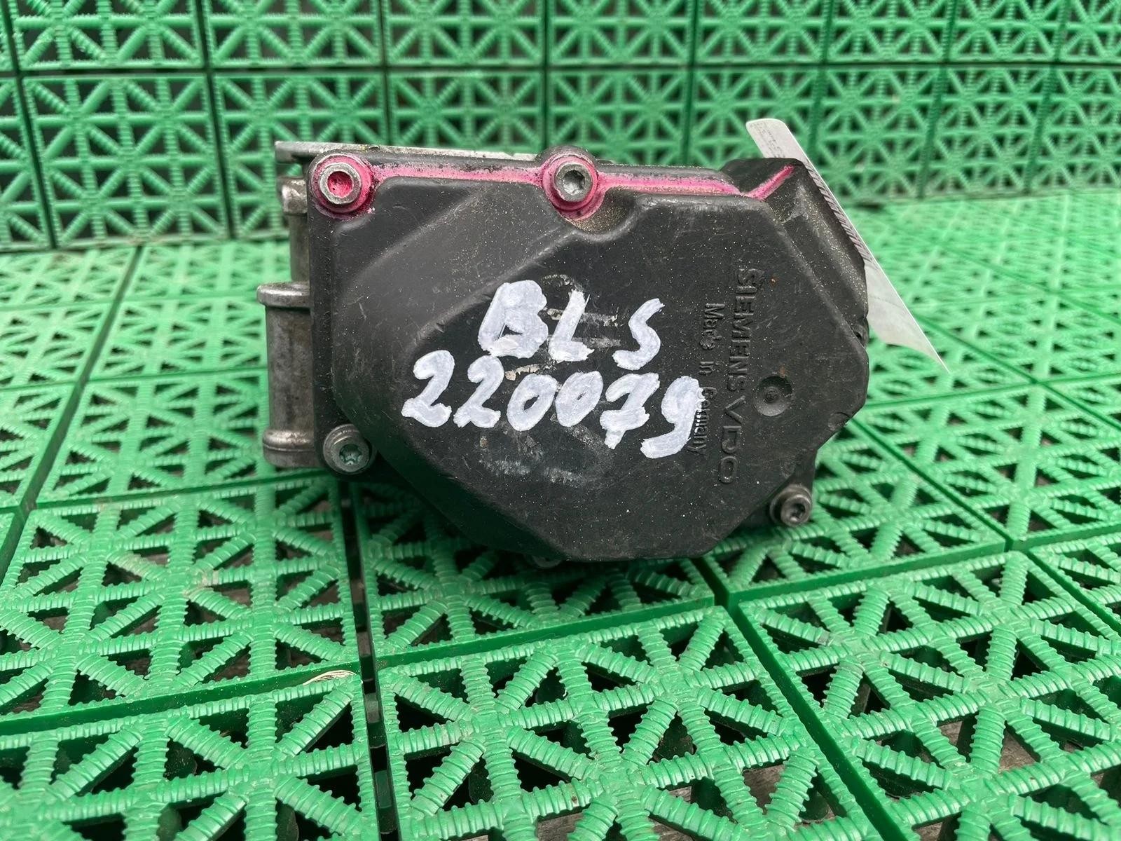 Дроссельная заслонка AUDI A3, SKODA OCTAVIA 1Z, VOLKSWAGEN GOLF 5, PASSAT B6 1,9 BLS 2004- Б/У A3(2004-2013);GOLF 5(2004-2009);PASSAT B6(2005-2010);JETTA 5(2005-2009);TOURAN(2003-2010)