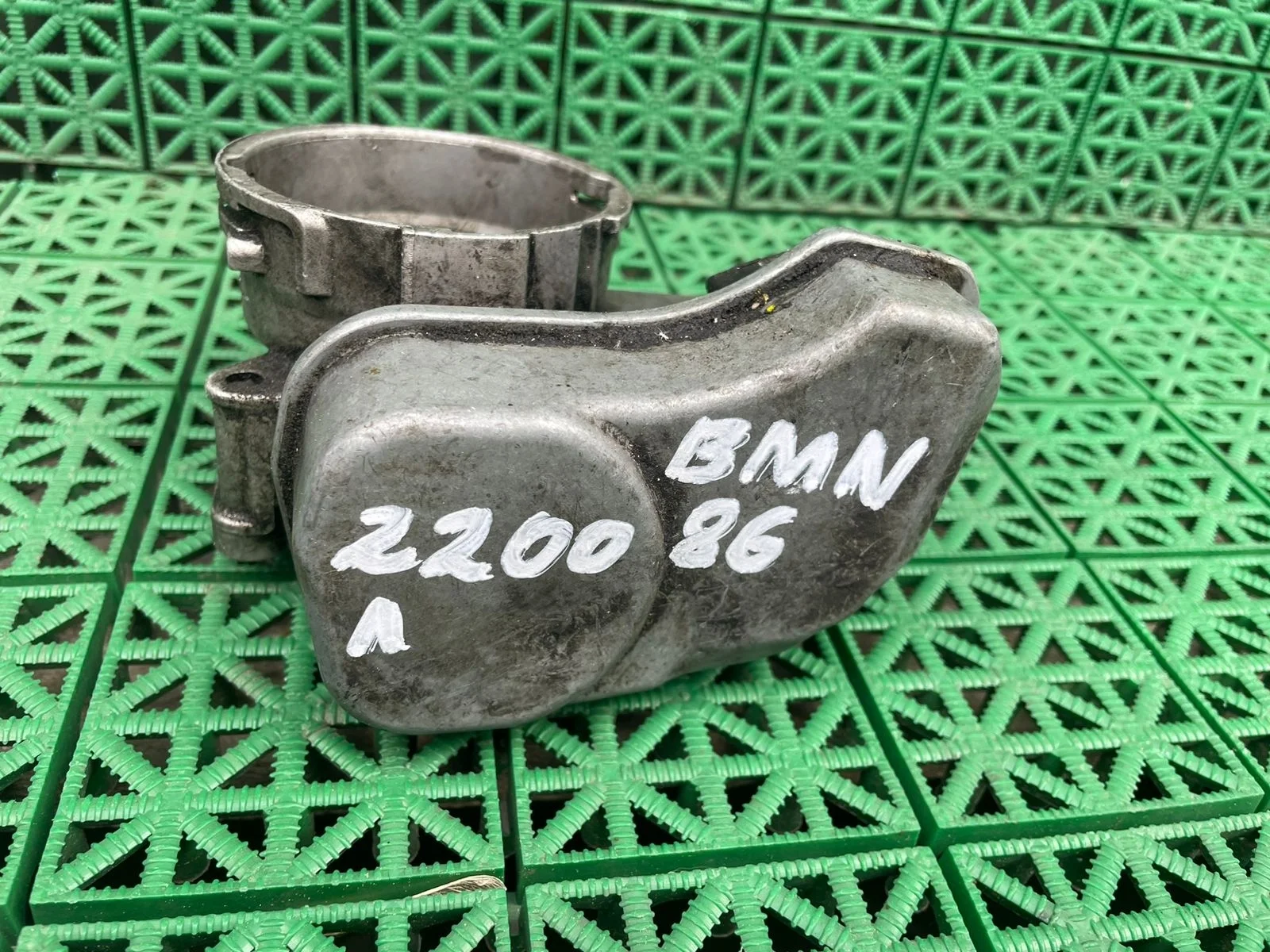 Дроссельная заслонка AUDI A3, SKODA OCTAVIA 1Z, VOLKSWAGEN GOLF 5, PASSAT B6 2,0 BMN 2004- Б/У A3(2004-2013);GOLF 5(2004-2009);PASSAT B6(2005-2010);JETTA 5(2005-2009);TOURAN(2003-2010)
