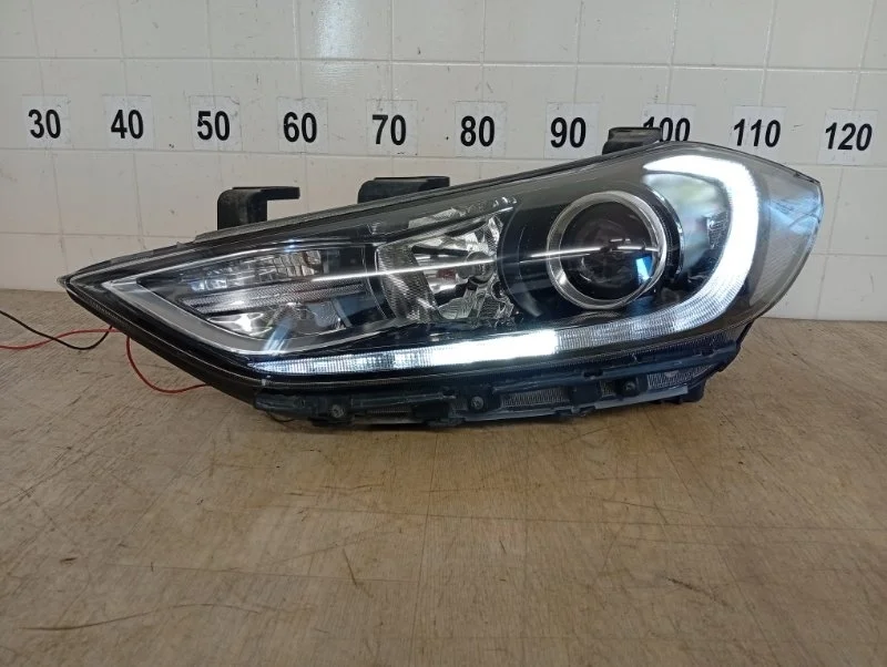 Фара ксеноновая HYUNDAI ELANTRA 6 2015 2016 2017 2018 2019 2020 AD