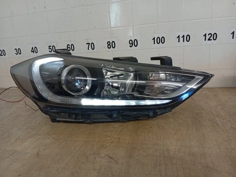 Фара ксеноновая HYUNDAI ELANTRA 6 2015 2016 2017 2018 2019 2020 AD