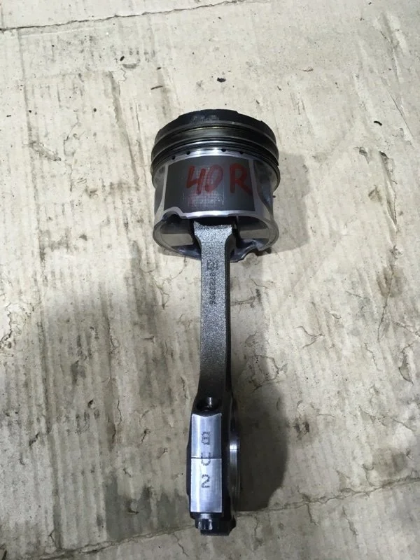 Шатун Toyota Land Cruiser 2010 1320151021B0 URJ200 1VD-FTV 4.5