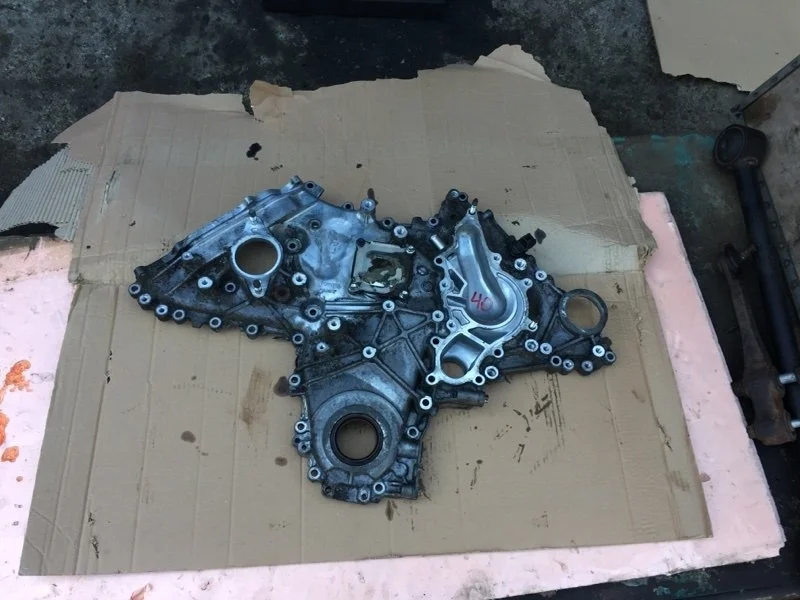 Крышка двигателя передняя Toyota Land Cruiser 2010 1131051011 URJ200 1VD-FTV 4.5, передняя
