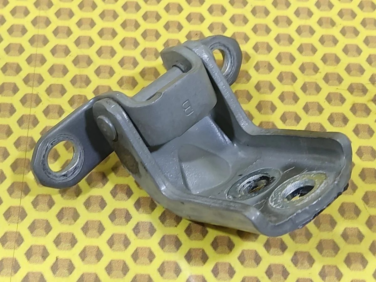 Петля двери передняя верхняя Nissan Qashqai 2011 J10