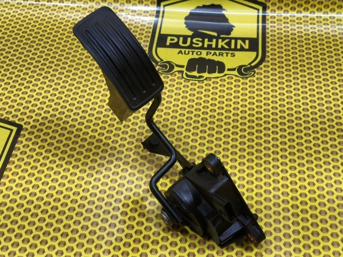 Педаль газа Nissan Qashqai 2011 J10