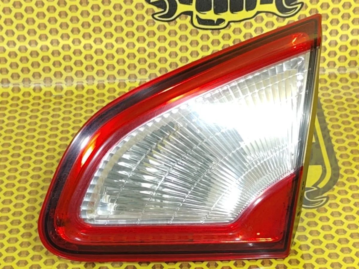 Фонарь крышки багажника Nissan Qashqai 2011 J10