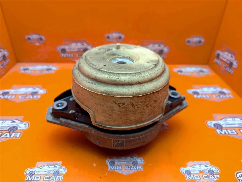 Опора двигателя Mercedes-Benz