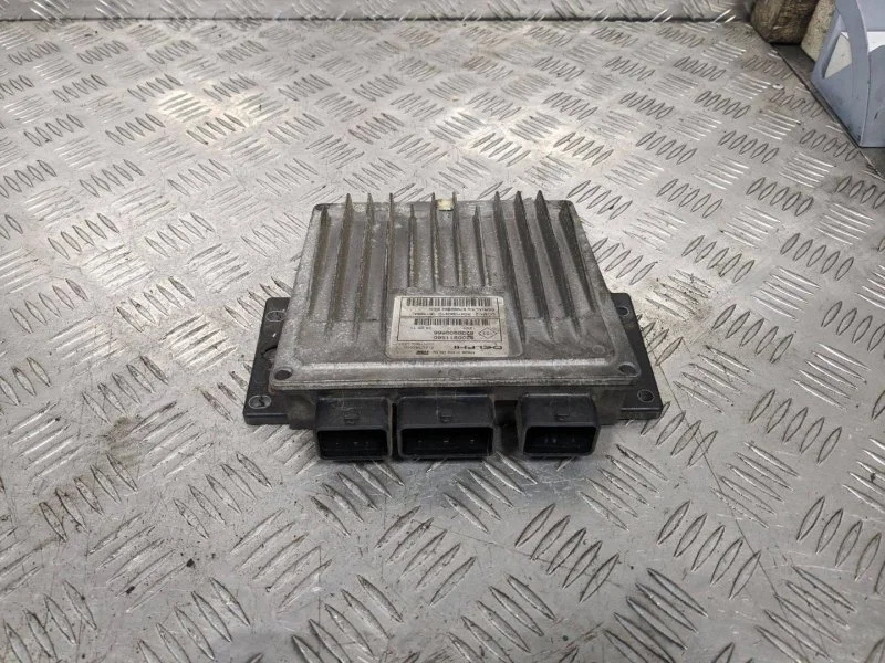 Блок управления двигателем Renault Clio 3 K9K 766