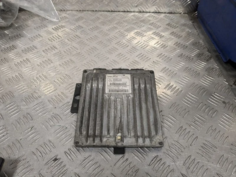 Блок управления двигателем Renault Clio 3 K9K 768