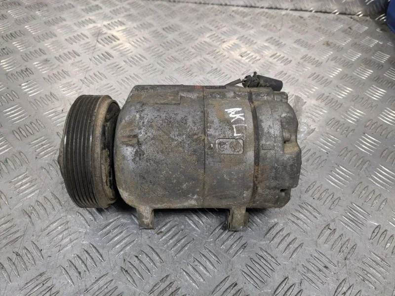 Компрессор кондиционера Volkswagen Golf 4 AKL 1.6