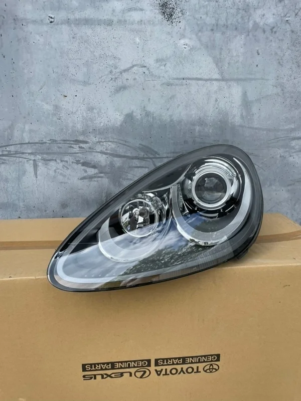 Фара ксеноновая Porsche Cayenne 958