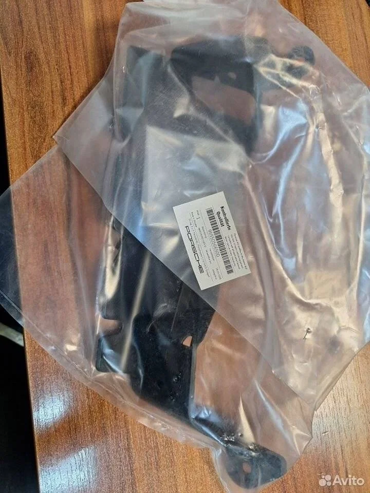 Кронштейн форсунки Porsche Cayenne I рестайлинг (2007—2010)