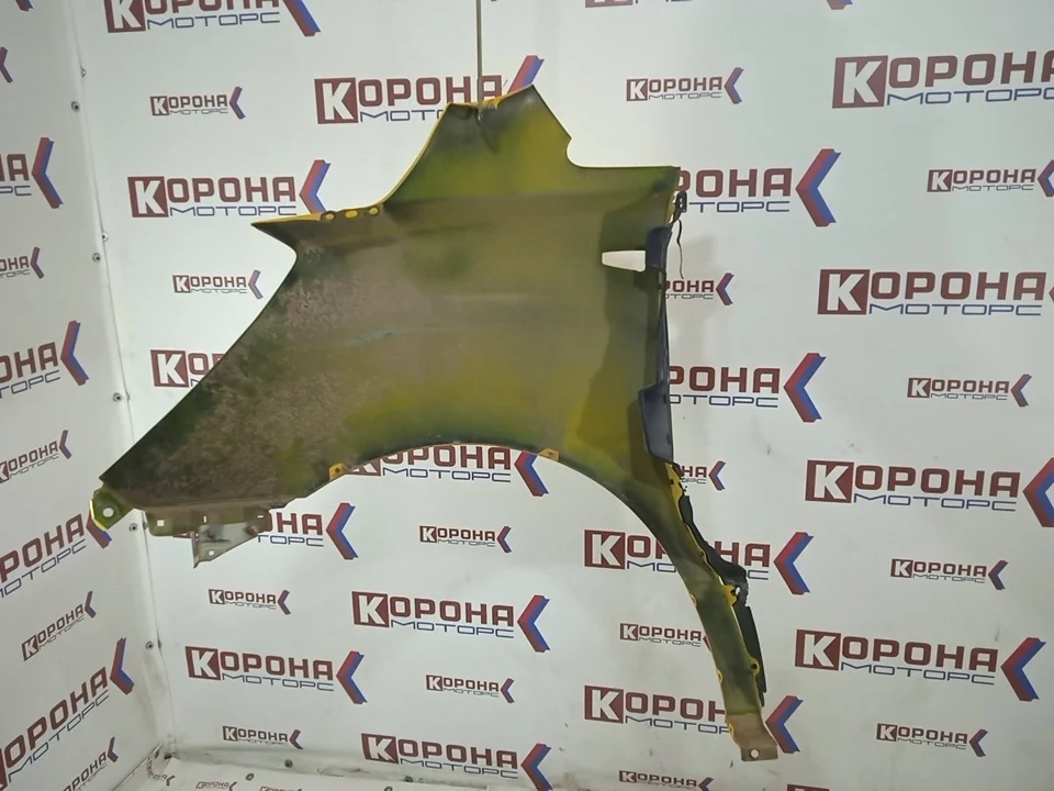 Крыло переднее правое Б/У потертости царапины