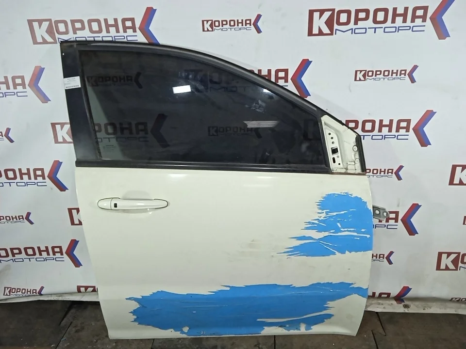 Дверь передняя правая Б/У потертости, царапины