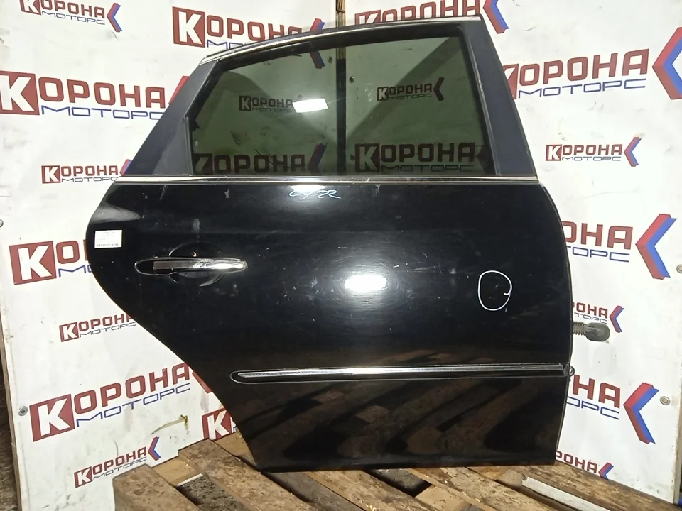 Дверь задняя правая Б/У мелкие потертости