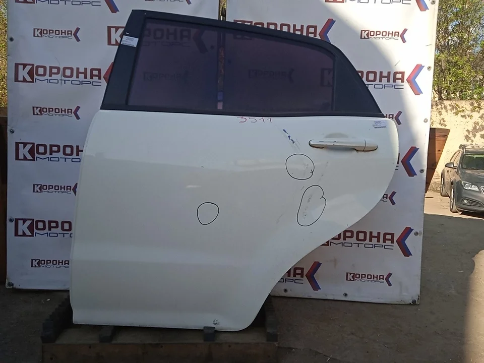 Дверь задняя правая Б/У потертости царапины небольшие вмятины