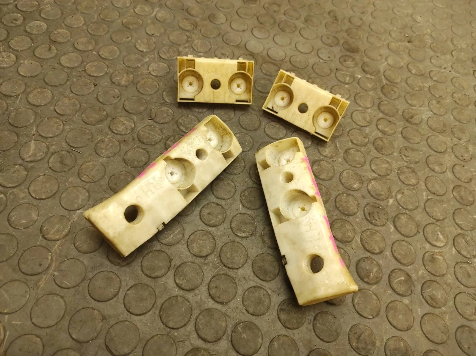 Кронштейны бампера NISSAN X-Trail 2009 NT31