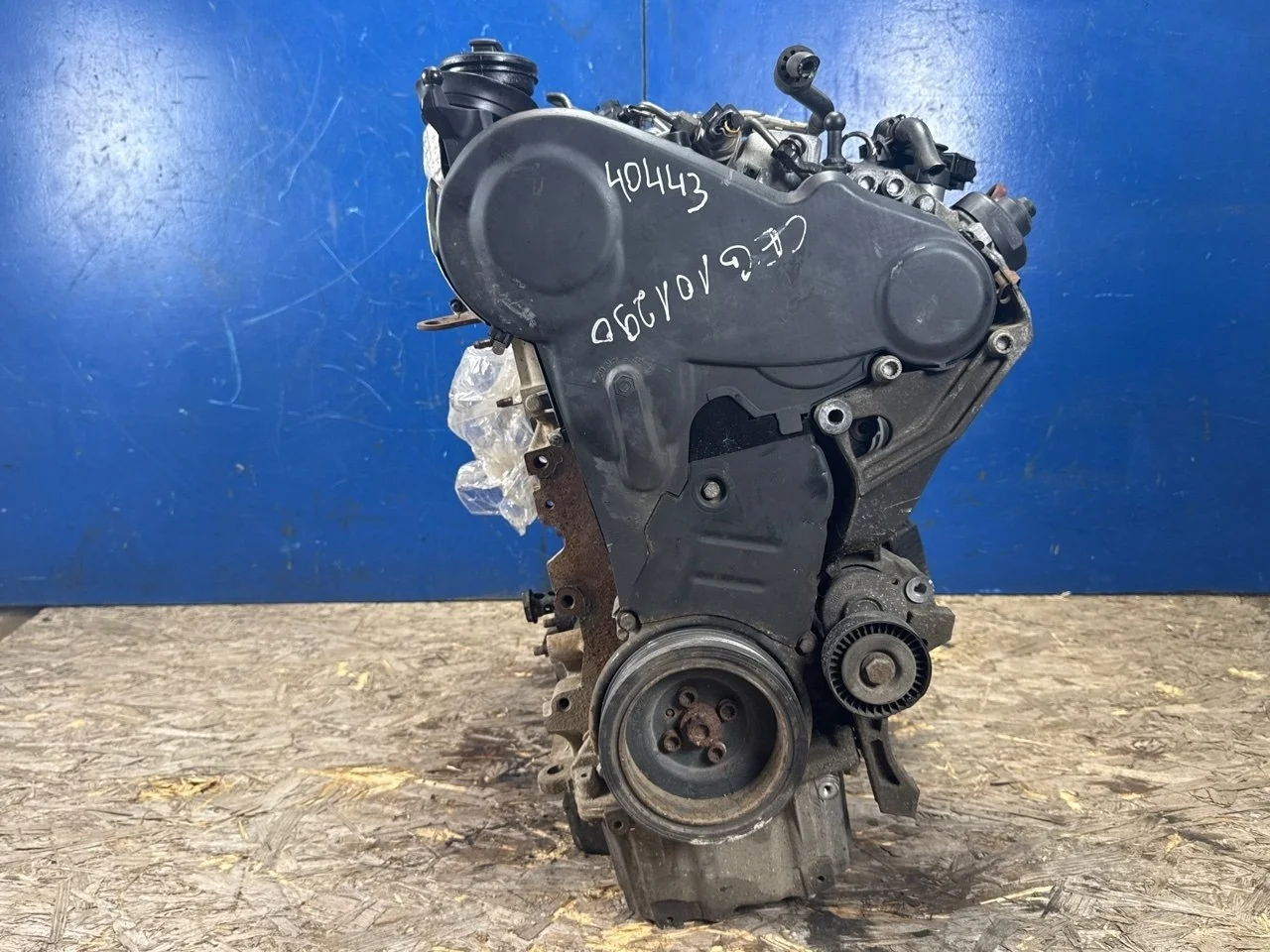 Двигатель Skoda Octavia A5 2008 03L100091X 2.0 CEG
