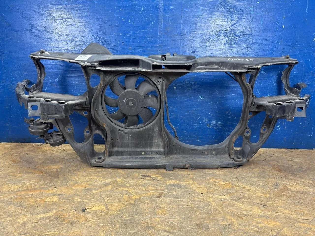 Передняя панель, телевизор Volkswagen Passat B5 1996-2005 3B0805594