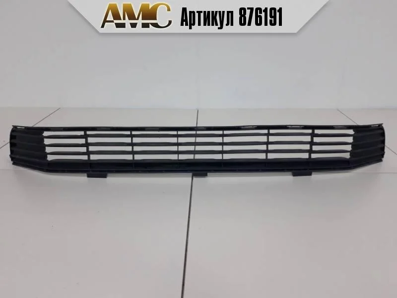 Решетка в бампер центральная Toyota Camry V50 2011-2017