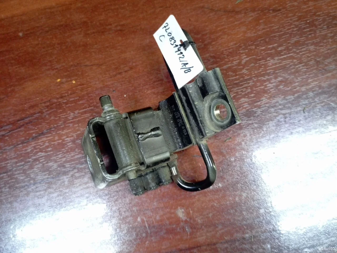 Петля двери передняя правая vw touareg 7l0831412a