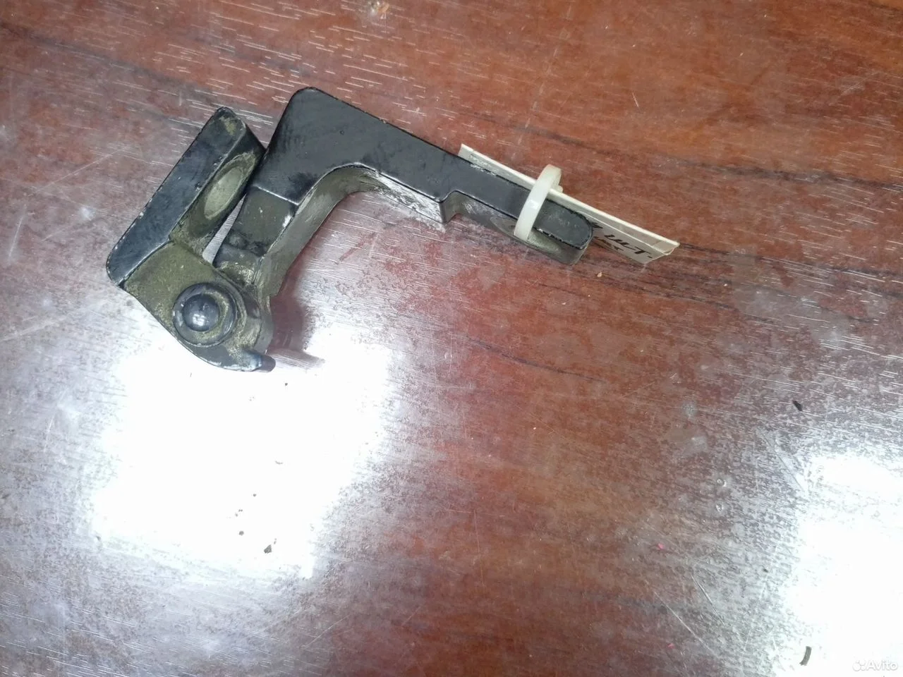 Петля двери передняя правая vw touareg 7l0831402a