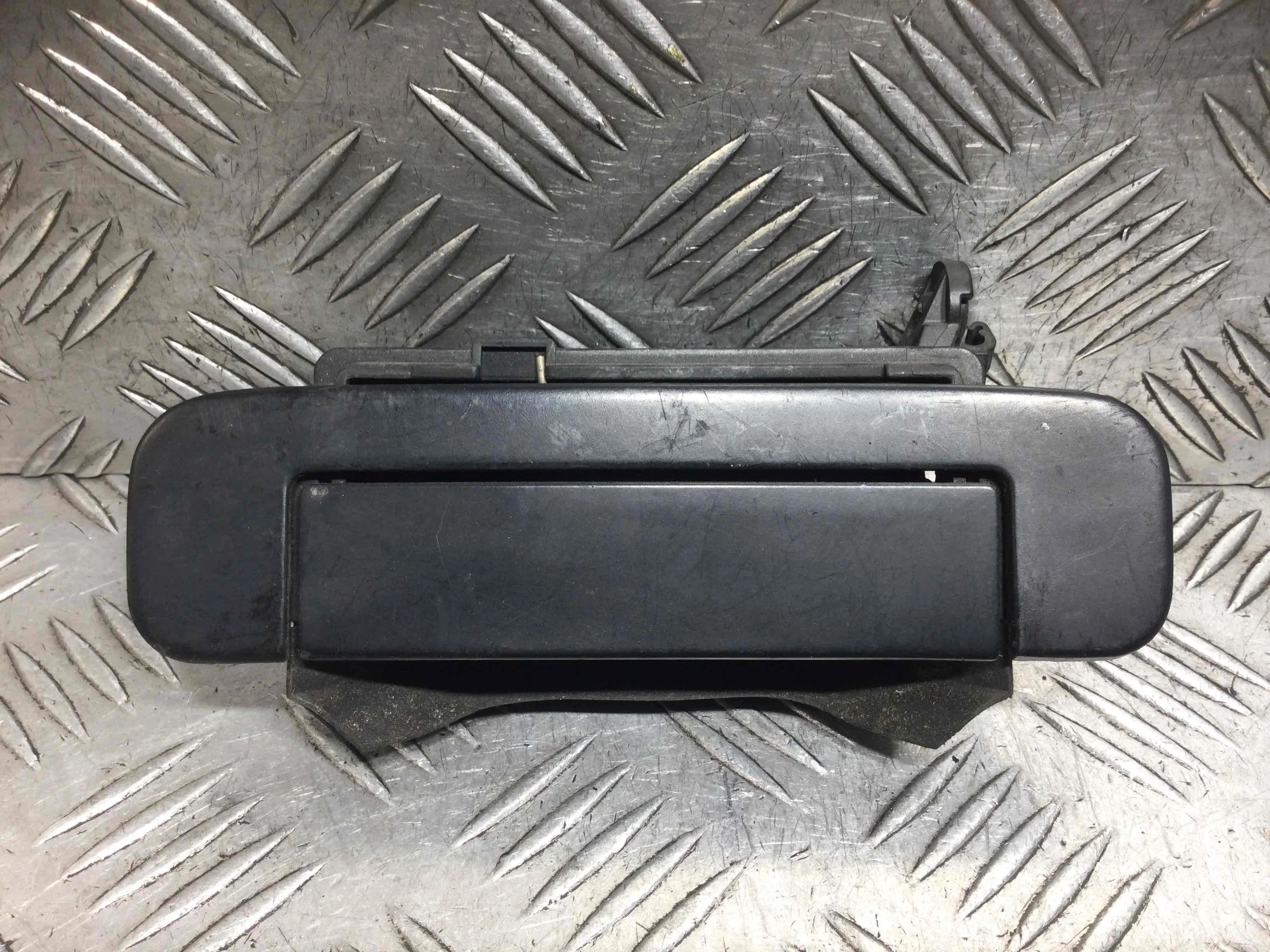 Ручка наружная задняя левая Audi A4 B5 (1994-1999) бензин 1.6 i Механика Седан